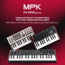 Akai Professional MPK Mini IV USB-C MIDI Controlador de teclado para principiantes y productores - Almohadillas de batería MPC, perillas de 360°, ruedas de tono y mod, software de lecciones y producción de música con más de 1000 sonidos, gris 